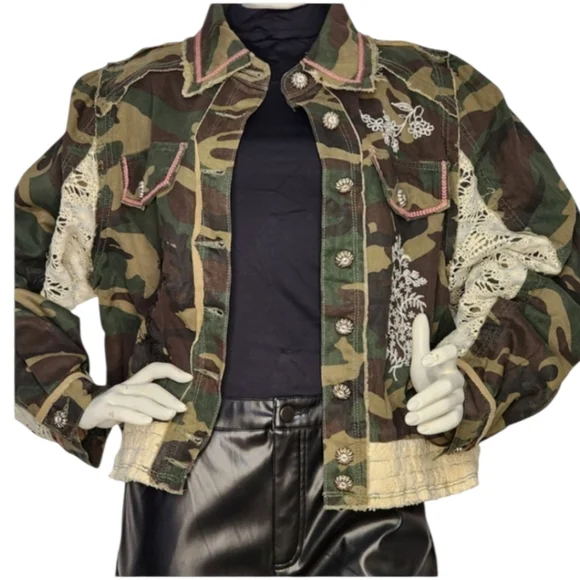 NWOT POL Camo Lace Embroidered Jacket – Boho Luxe Statement Layer Size Large - Picture 9 of 12